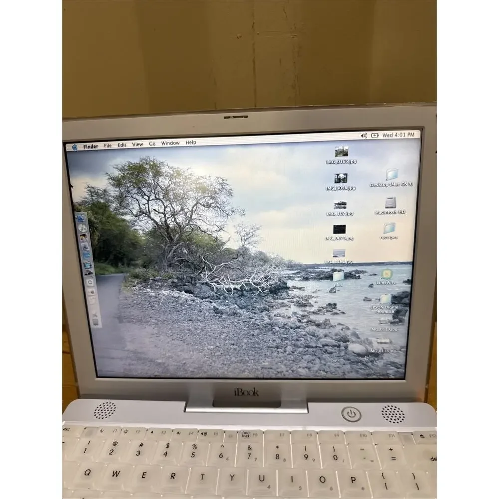 Vintage 2001 Apple iBook Laptop PowerPC G3 M6497 Power Tested
